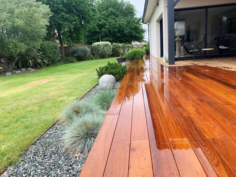 Fabrication d'une terrasse en bois exotique sur la commune de Biscarrosse